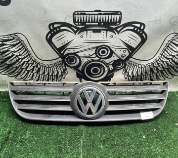 Решітка радіатора VW Polo 05-09 чорна 6q0853653e