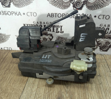 Замок передньої правої двері Opel Zafira Опель Зафіра б 2005-2011GM 13220368