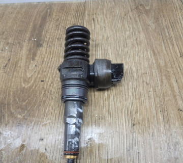 Форсунка для Volkswagen Passat B6 2.0tdi 038130073BK