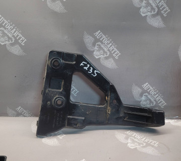 Напрямна переднього бампера ліва Audi A6 C6 4F0807227