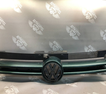 Решітка радіатора Volkswagen Golf 4 (1J0853651H) 21481499