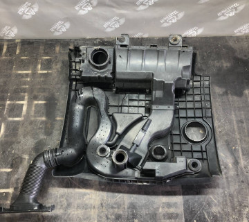 Верхня кришка двигуна Volkswagen Golf 5, Golf Plus, Touran. 1.6 FSI. 03C129607N
