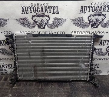 Радіатор охолодження Audi A4 B8, A5, A6 C7, Q3, Q5 8k0121251r