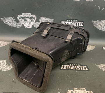 Дефлектор повітряний правий VW Golf 6 5k0819704j