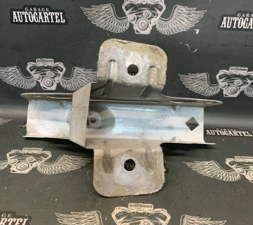 Кронштейн переднього бампера метал Renault Trafic 00-14, Nissan Primastar 02-14, Opel Vivaro 7750312122