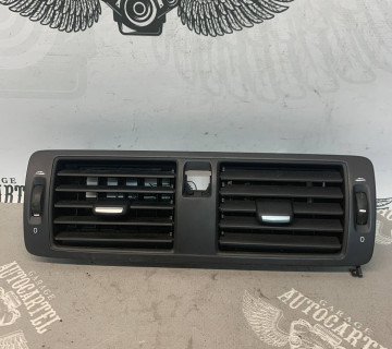 Дефлектор повітря центральний Volvo C30, 21708206