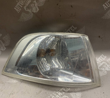 Поворотник правий Volvo s40 30621832