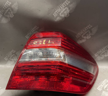 Ліхтар задній правий Mercedes ML-Class W164 a1648202064
