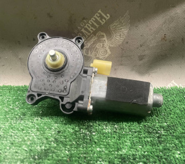 Моторчик склопідйомника задній правий Volvo S80 s70 v70 0130821776