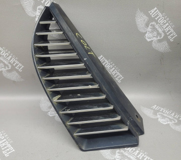 Решітка радіатора права Mitsubishi Colt (Z30), Мітсубісі Кольт (Z30), MN127774