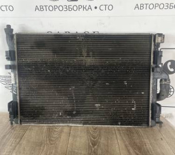 Радіатор охолодження Dacia sandero 1.5dci 214100980R