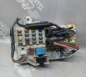 Блок запобіжників MAZDA 6 (GG) 02-07 GJ6A66730B