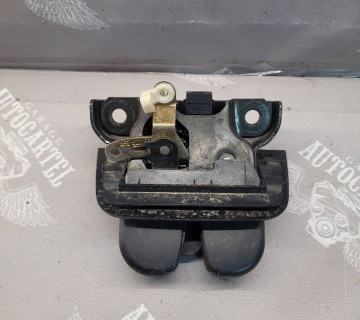 Замок кришки багажника Audi A3 8P3827520A VAG