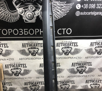 8e0853860 Бокова накладка поріг права Audi a4 b6