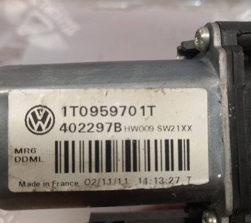 1t0959701t Моторчик склопідйомника лівий передній Volkswagen Caddy 2004 - 2016