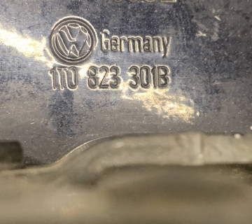 1t0823301b Петля капота ліва Volkswagen Touran 2003—2015