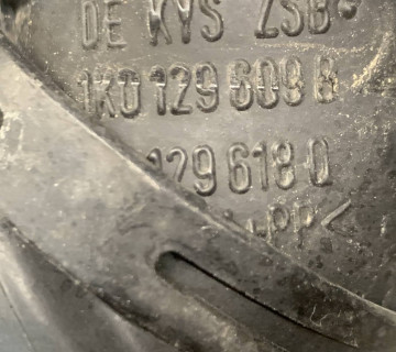 Повітрязабірник 1.4 FSI Skoda Octavia A5 1k0129609b