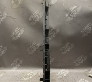 Кронштейн заднього бампера правий на BMW 7 E65 51128245314