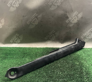 Кронштейн передньої панелі правий Volkswagen Golf VII 5g0805932