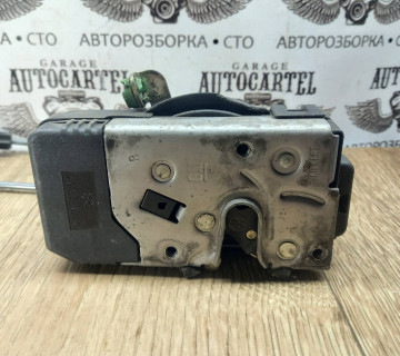 Замок дверки передньої правої 90561154 Opel Astra G, 3pin