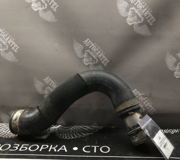 7L6145822B Патрубок інтеркулера VW Touareg 2.5D (03-10)