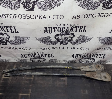 Тяга реактивна передньої балки OPEL Vivaro 00-14(пара) 8200425786 8200109994