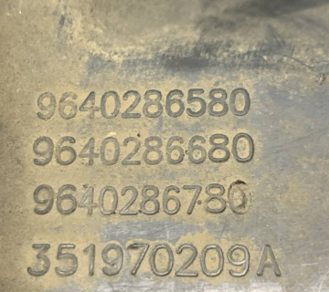 РЕЗОНАТОР ПОВІТРЯ CITROEN PICASSO 1.6 БЕНЗИН 1999-2010 РІК 9640286580