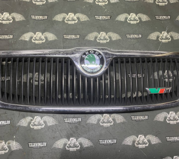 Решітка радіатора Skoda Octavia A5 2004-2013 1z0853668,21728938