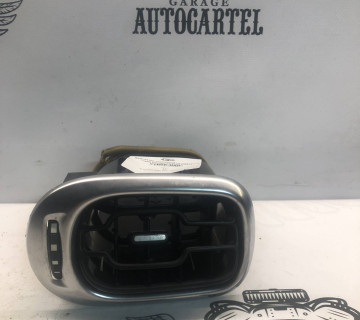 Дефлектор повітряний центральний лівий Citroen C3 9682570377
