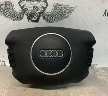 Корпус повітряного фільтра Audi A6 C5, A4 B6 8p0880201k