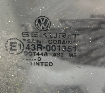 Скло дверки передньої правої Volkswagen Golf 4 купе 43r-001351, 21803826