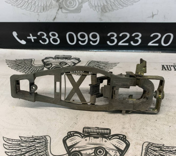 Кронштейн ручка дверей передня права Volkswagen Transporter 5 7h0837886b