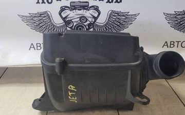 Корпус повітряного фільтра Volkswagen Jetta 1K0129607AJ Б/У 1K0129607AJ