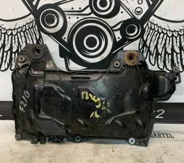 Накладка двигуна декоративна, захист форсунок Renault Trafic, Opel Vivaro, Nissan Primastar 8200672464