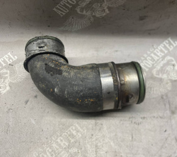 Патрубок інтеркулера верхній правий 2.0 TDI Volkswagen Golf V Passat B6 1t0145790e