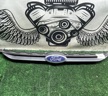 Решітка радіатора Ford B-MAX av118138ab
