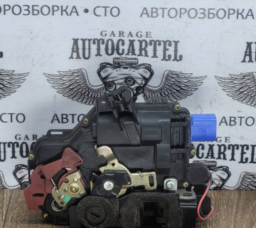 Замок двері задній лівий електро 6 пінів Skoda Roomster 2006-2015 5J7839015A