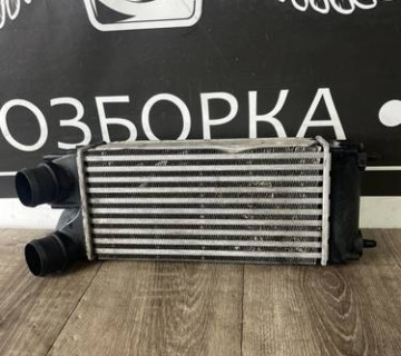 9656503980 Радіатор інтеркулера Citroen C4 Picasso 2009