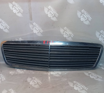 Решітка радіатора Mercedes C-class (W203) 2000-2007 A2038800483,21481055