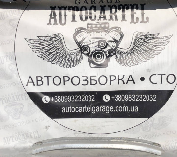 Підсилювач бампера передній Nissan Primera