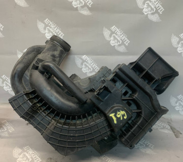 LF5W-13-200A | Резонатор повітряного фільтра Mazda 5 1999—2018 (mazda)