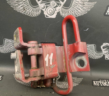 Петля двері ПЕРЕДНЯ ПРАВА НИЖНЯ GOLF 5 GOLF 6 GOLF PLUS JETTA 1K0831412P 1K0831412K