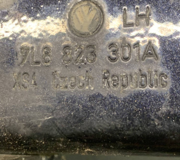 Петля капота ліва Touareg (2003-2006) дорестайл, 7L6823301A