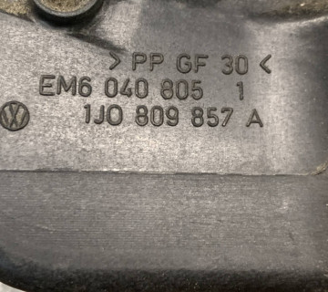 1j0809857a, 21634987 Лючок бензобака volkswagen bora 1j0809857