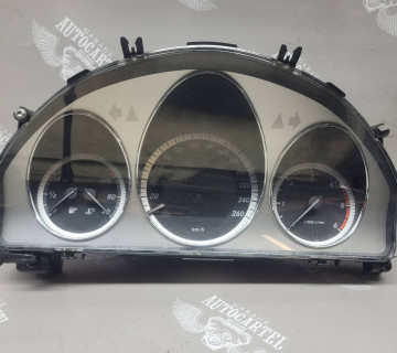 Панель приладів w204 A2049003802 MERCEDES с class
