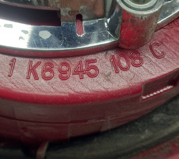 Ліхтар задній правий внутрішній Volkswagen Golf 5, 1k6945108c