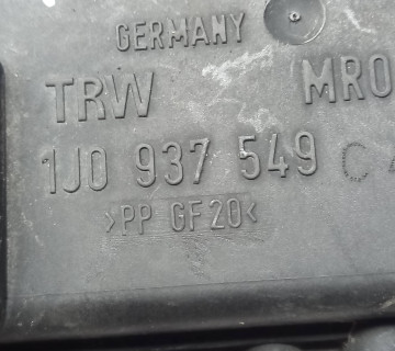 Блок запобіжників Volkswagen Golf 4 1j0937549c