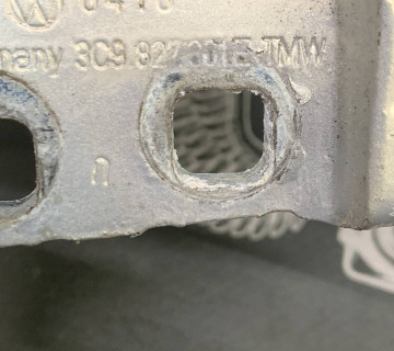 3c9827301e Петля кришки багажника ліва Volkswagen Passat B6 2005 - 2010