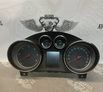 Панель приладів дизель МКПП OPEL Insignia 2,0 cdti 13333344
