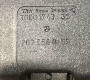 Замок ременя безпеки передній правий Mercedes W203 2038600169